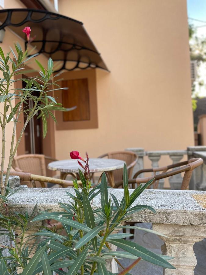 Kovacs Apartmanhaz Kiskunhalas Buitenkant foto