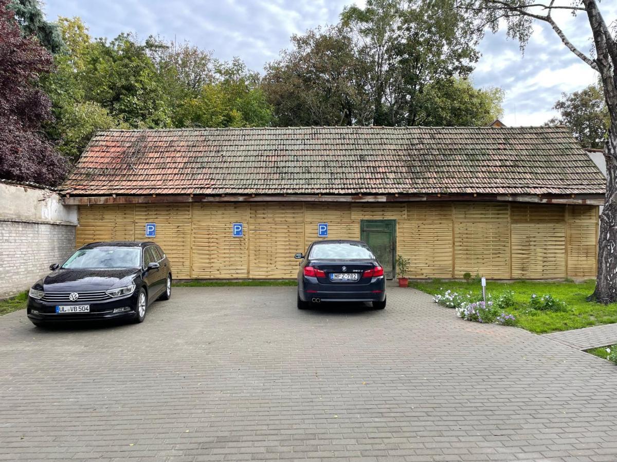 Kovacs Apartmanhaz Kiskunhalas Buitenkant foto