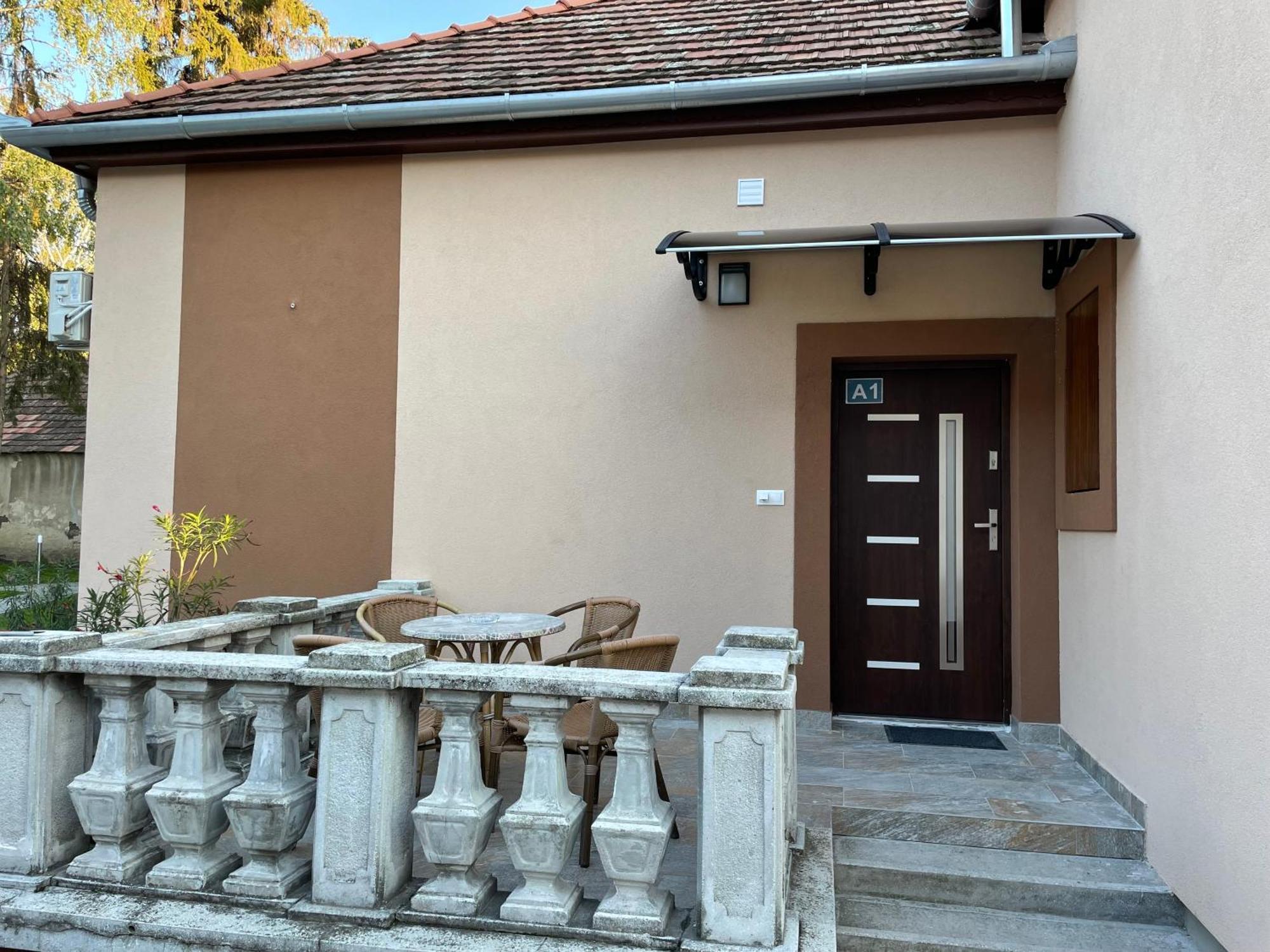 Kovacs Apartmanhaz Kiskunhalas Kamer foto